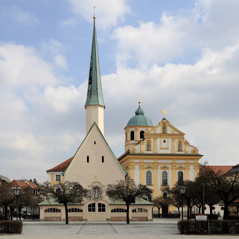 Fotografia de Santuário de Nossa Senhora de Altötting (Capela da Graça), vista de fora ou do lugar de peregrinação.