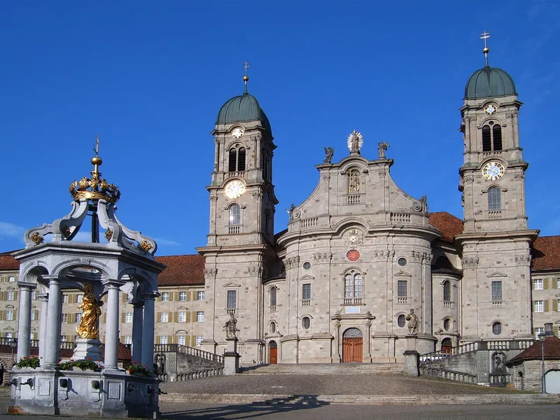 Fotografia de Abadia de Einsiedeln (Madona Negra), vista de fora ou do lugar de peregrinação.