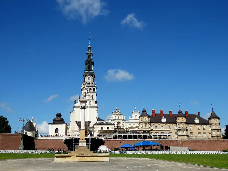Fotografia de Santuário de Jasna Góra (Częstochowa), vista de fora ou do lugar de peregrinação.