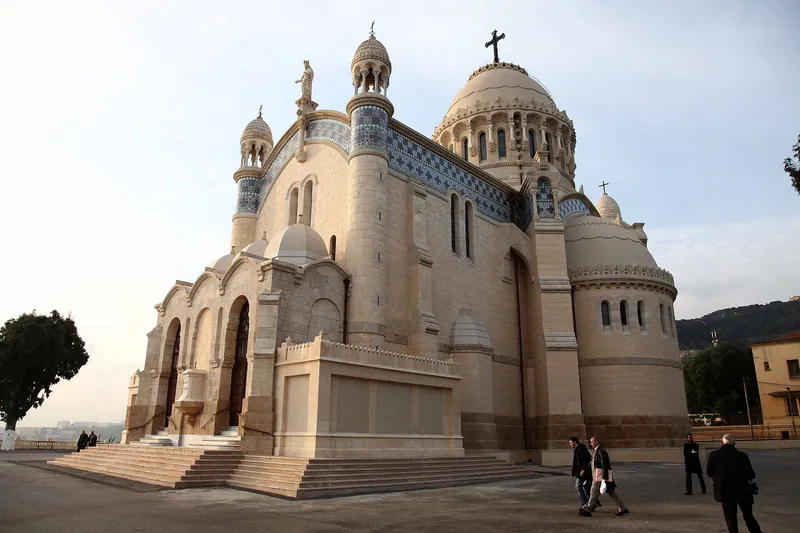 Fotografia de Basílica de Nossa Senhora da África (Argel), vista de fora ou do lugar de peregrinação.