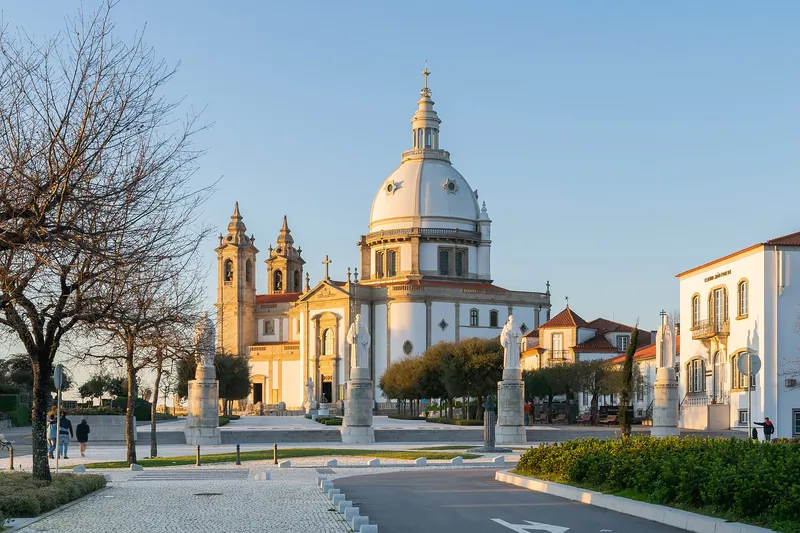 Fotografia de Santuário de Nossa Senhora do Sameiro (Braga), vista de fora ou do lugar de peregrinação.