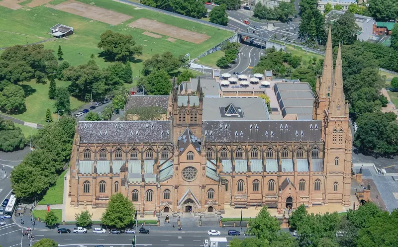 Fotografia de Catedral de Santa Maria (Sydney), Maria Auxiliadora, vista de fora ou do lugar de peregrinação.