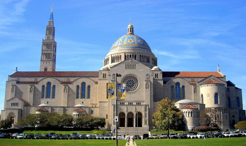 Fotografia de Basílica do Santuário Nacional da Imaculada Conceição (Washington), vista de fora ou do lugar de peregrinação.